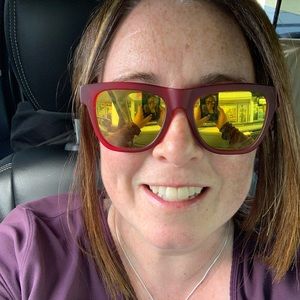 Meet your Posher, Crystal